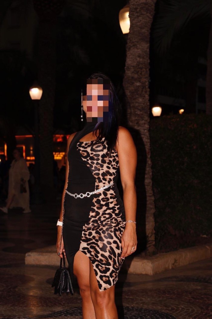 Latina muy guapa solo salidas 24 horas