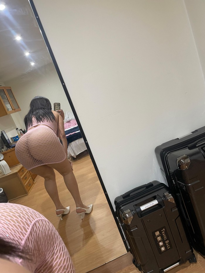 Ama dominante con arné busca perro sumiso, Bormujos