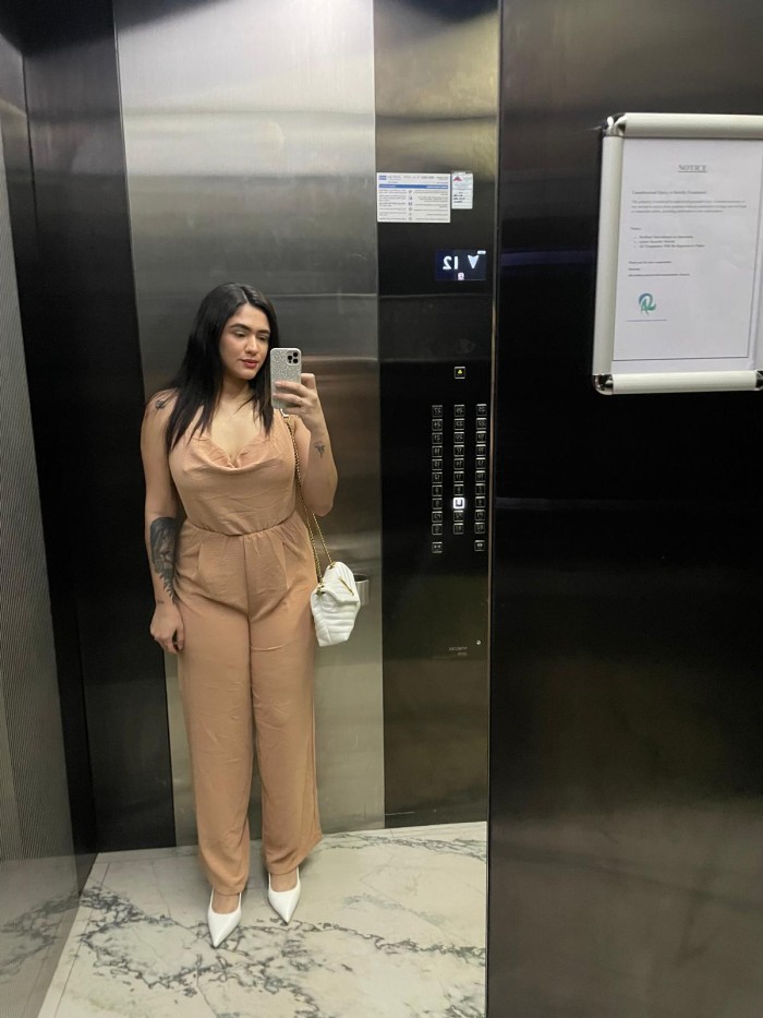 Ama dominante con arné busca perro sumiso, Bormujos