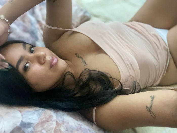 LATINA SEXY FOGOSA Y JUGUETONA EN COLLBLANC