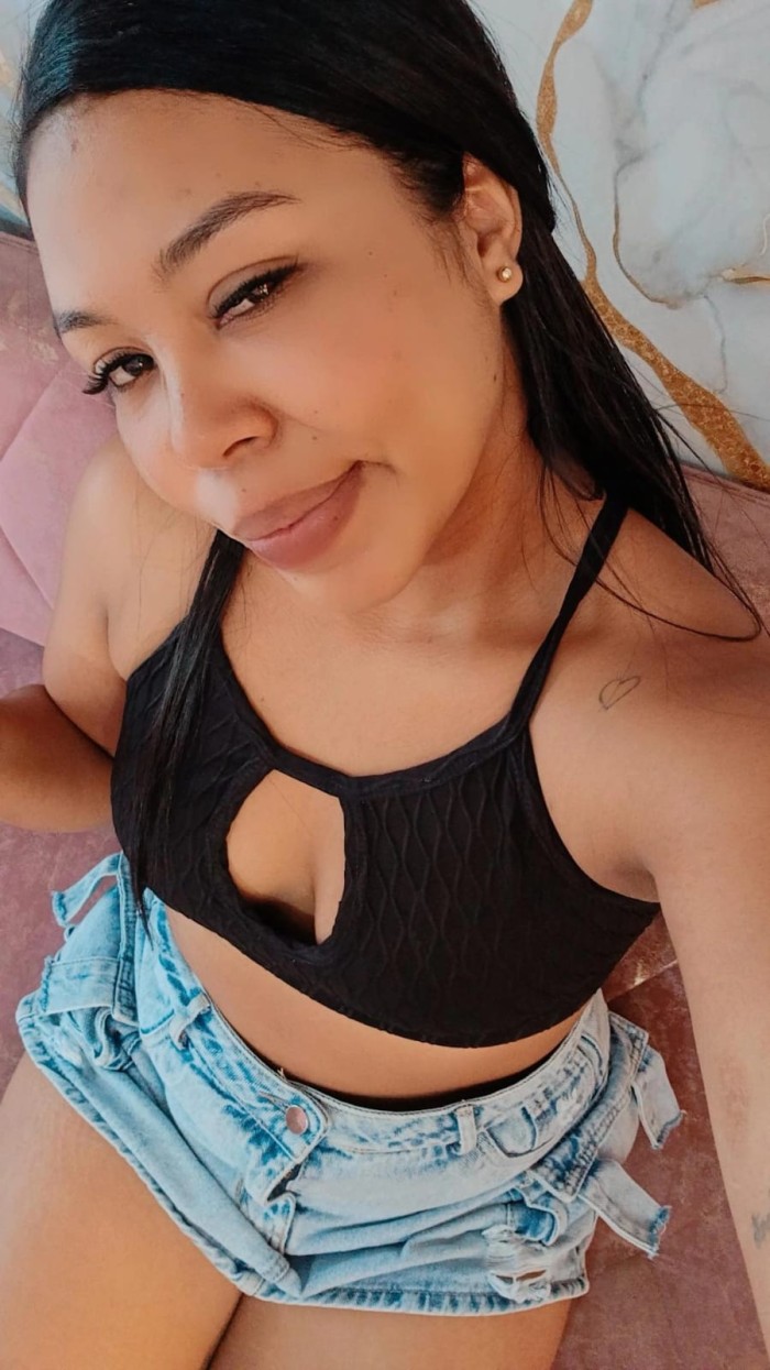 JOVENCITA DIVERTIDA Y CACHONDA EN COLLBLANC