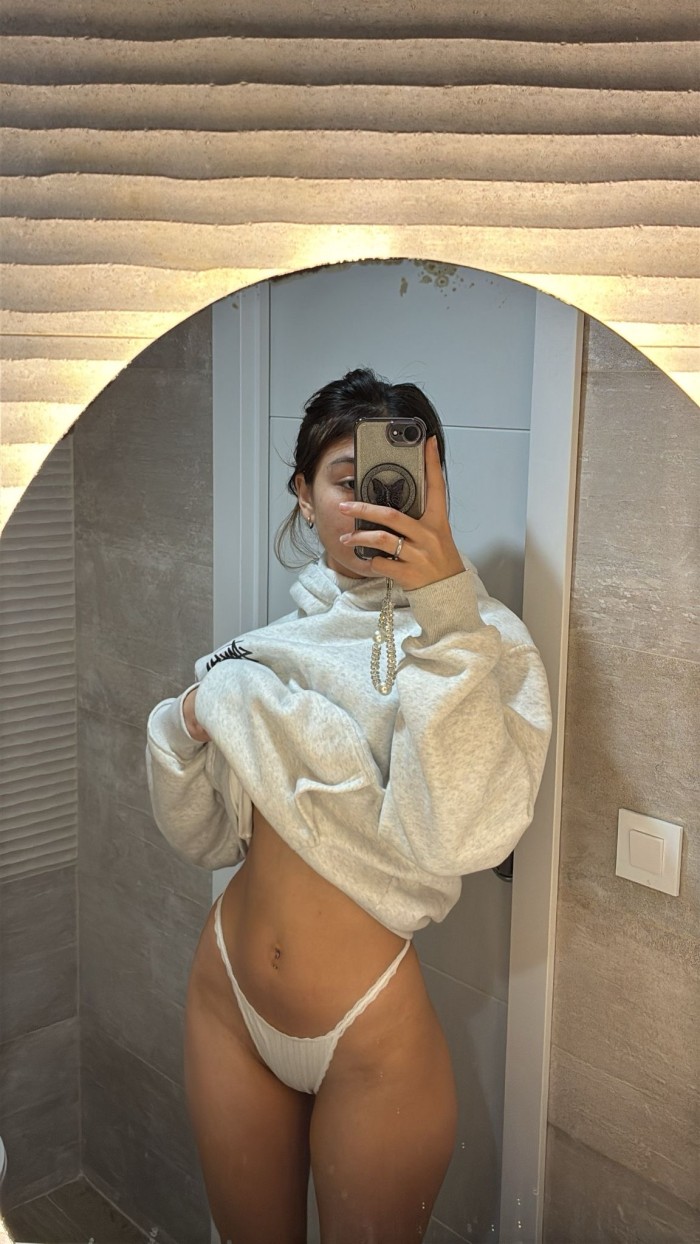 Jovencita muy guapa y decidida – Ventas