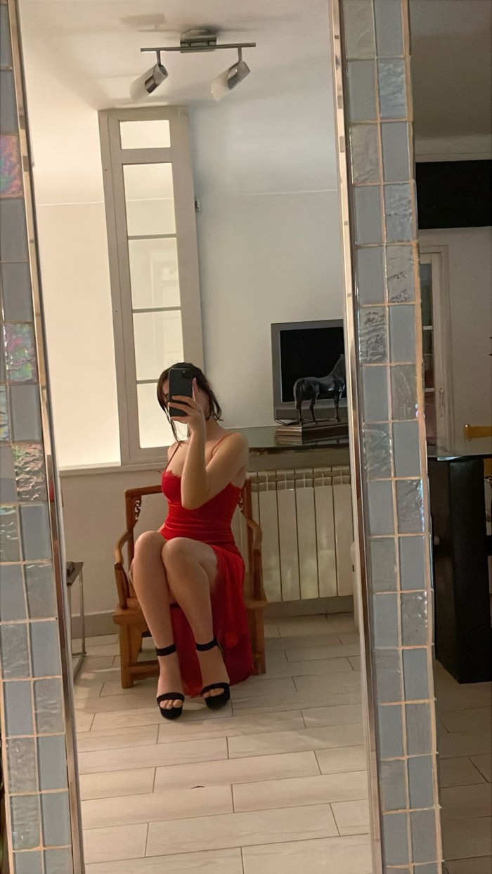 Jovencita muy guapa y decidida – Ventas