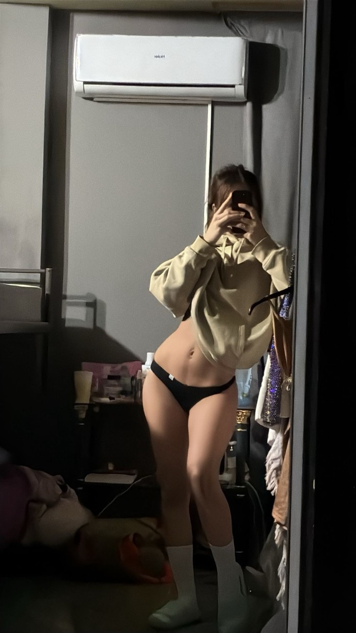 Jovencita muy guapa y decidida – Ventas