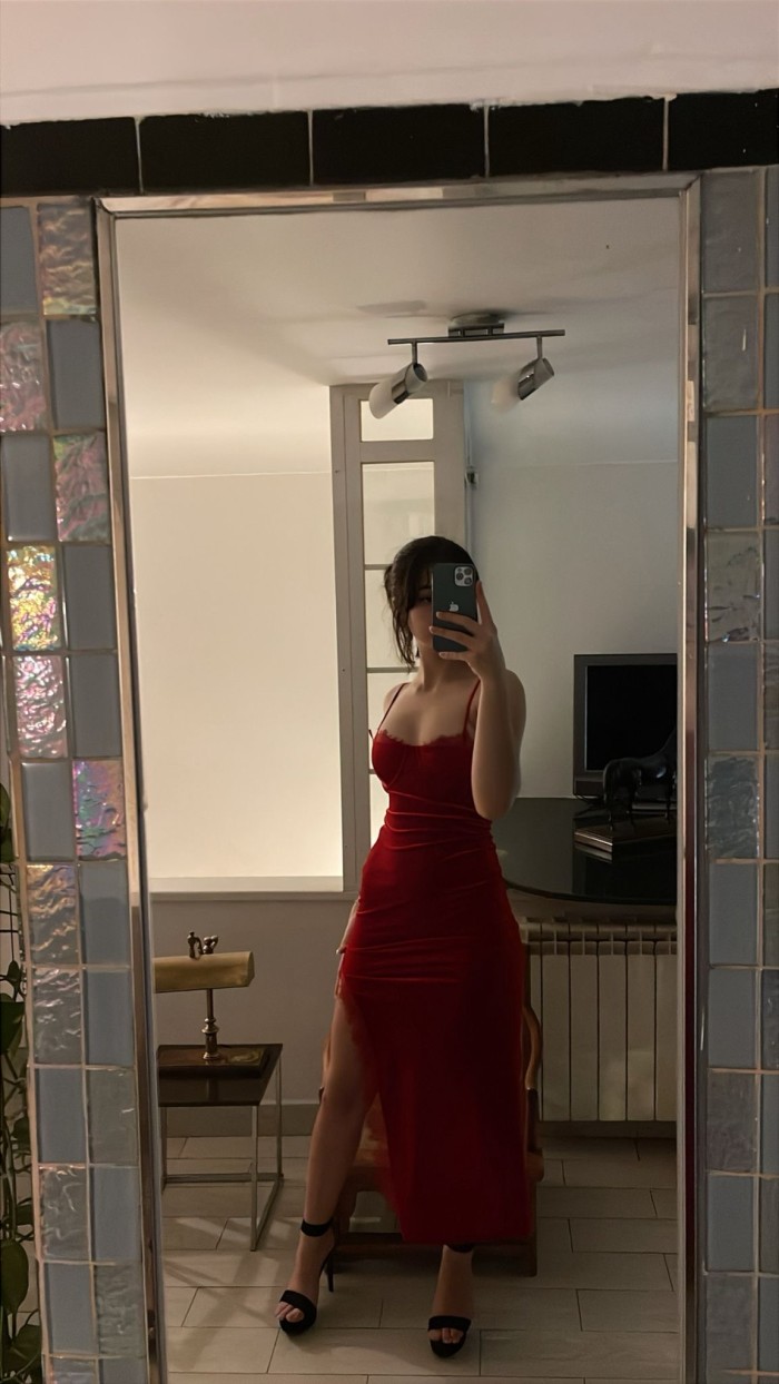 Jovencita muy guapa y decidida – Ventas