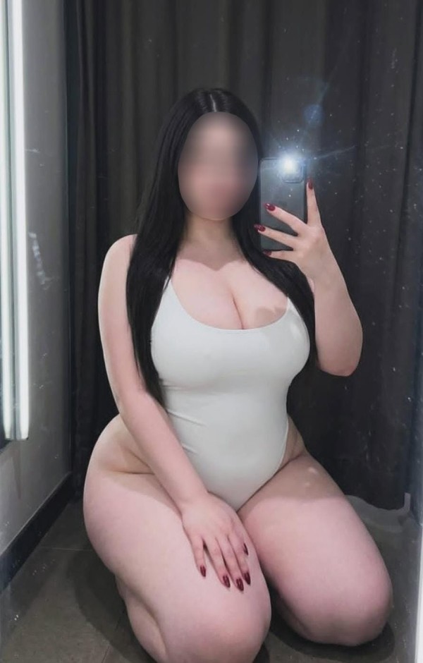 NOVEDAD SANDY ESPAÑOLA MASAJÍSTA TETONA FIESTERA