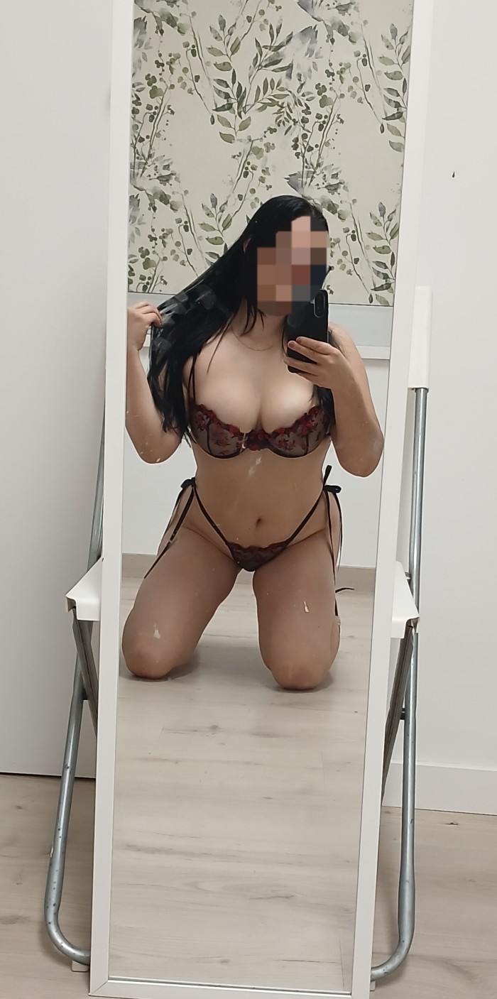 ESTUDIANTE, COLOMBIA, MUY ASEADA, TETONA, Y CARISMÁTICA.