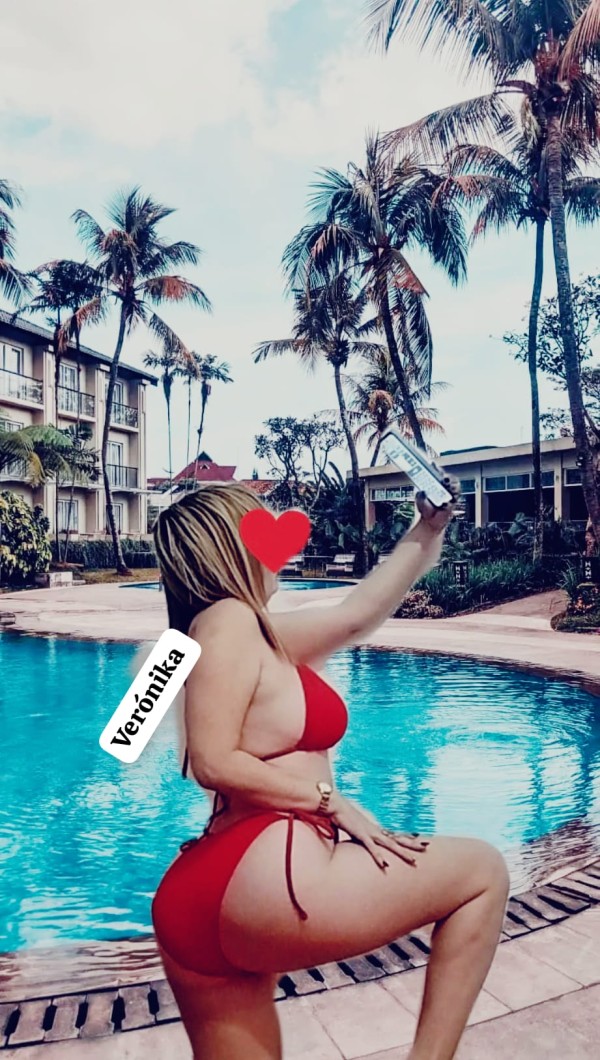 RUBIA, ADICTA AL SEXO CON MUCHAS GANAS