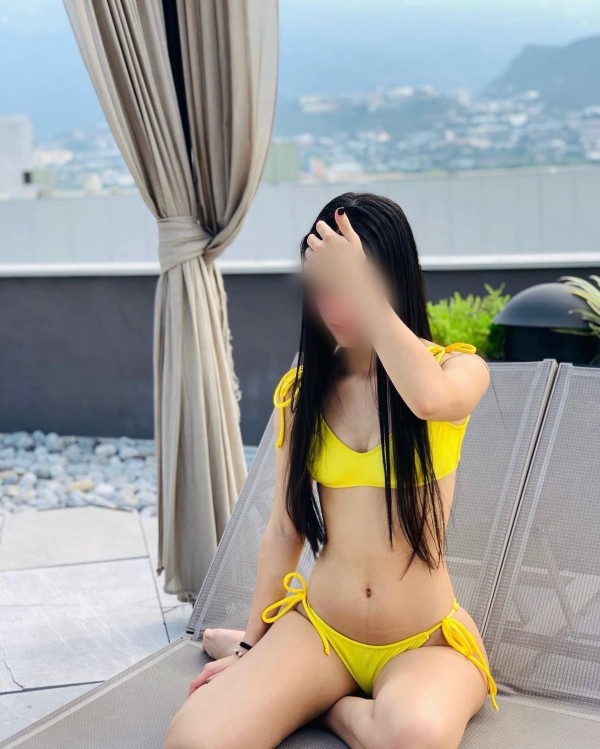 Joven atractiva sexi muy cachonda