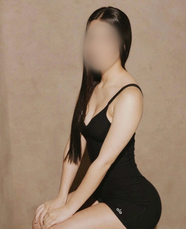Joven atractiva sexi muy cachonda