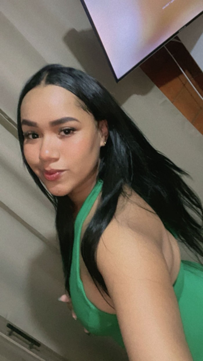 LATINA SEXY FOGOSA Y JUGUETONA EN COLLBLANC
