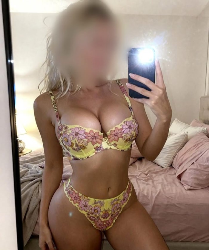 VICKY, ESPECTACULAR RUBIA TRATO DE NOVIOS