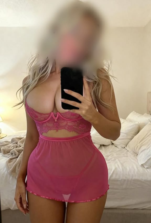 VICKY, ESPECTACULAR RUBIA TRATO DE NOVIOS