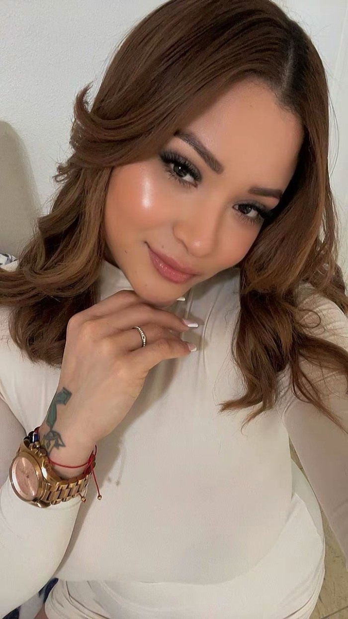 KAROL DULCE Y ENCANTADORA 24H
