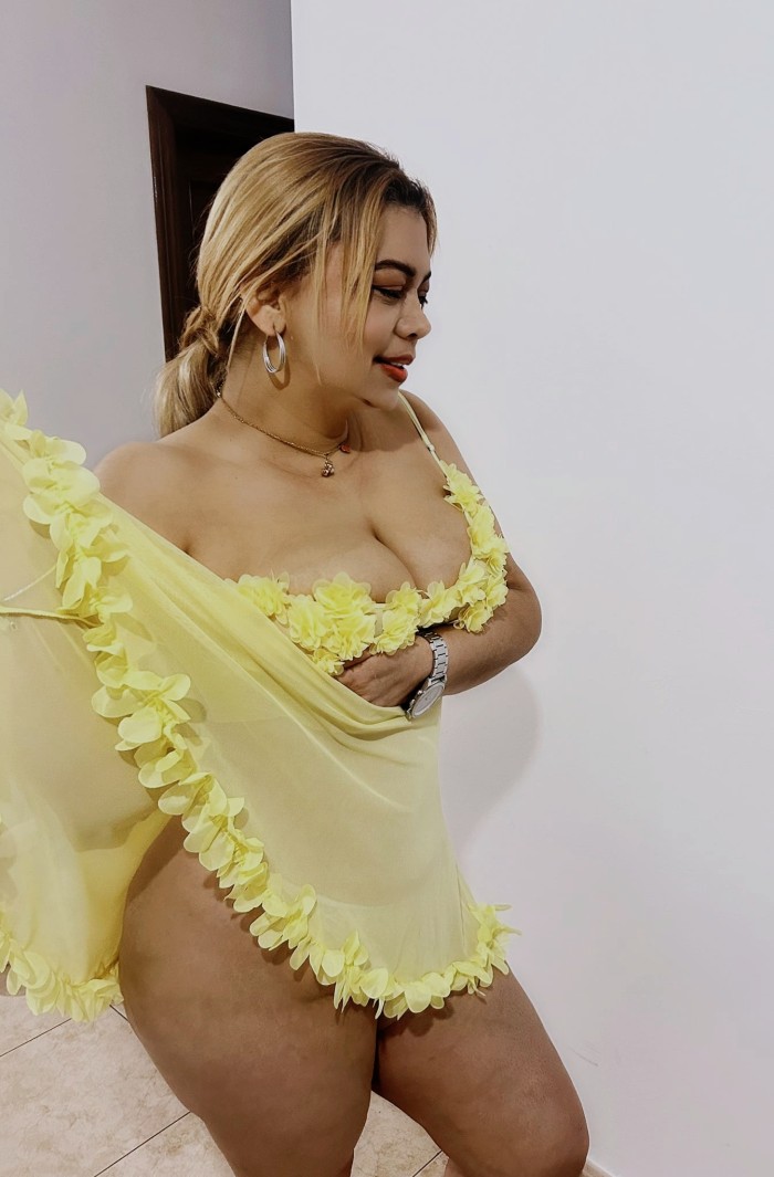 BUENONA,CORRETE EN MIS TETAS EN SANTA COMBA