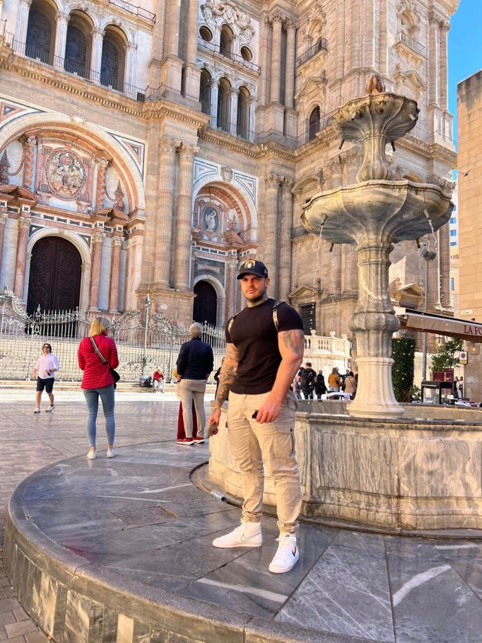 ATRACTIVO Y GUAPO LAINO, 672131237