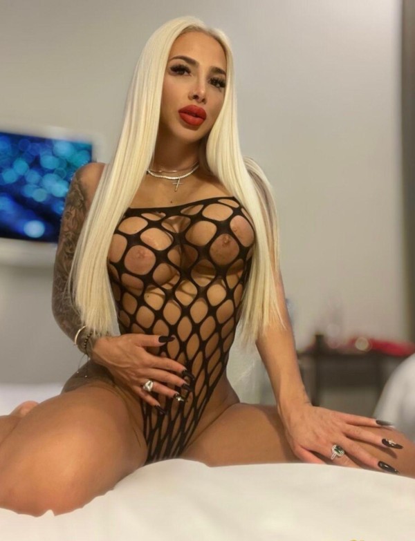 super modelo disponible en cualquier momento