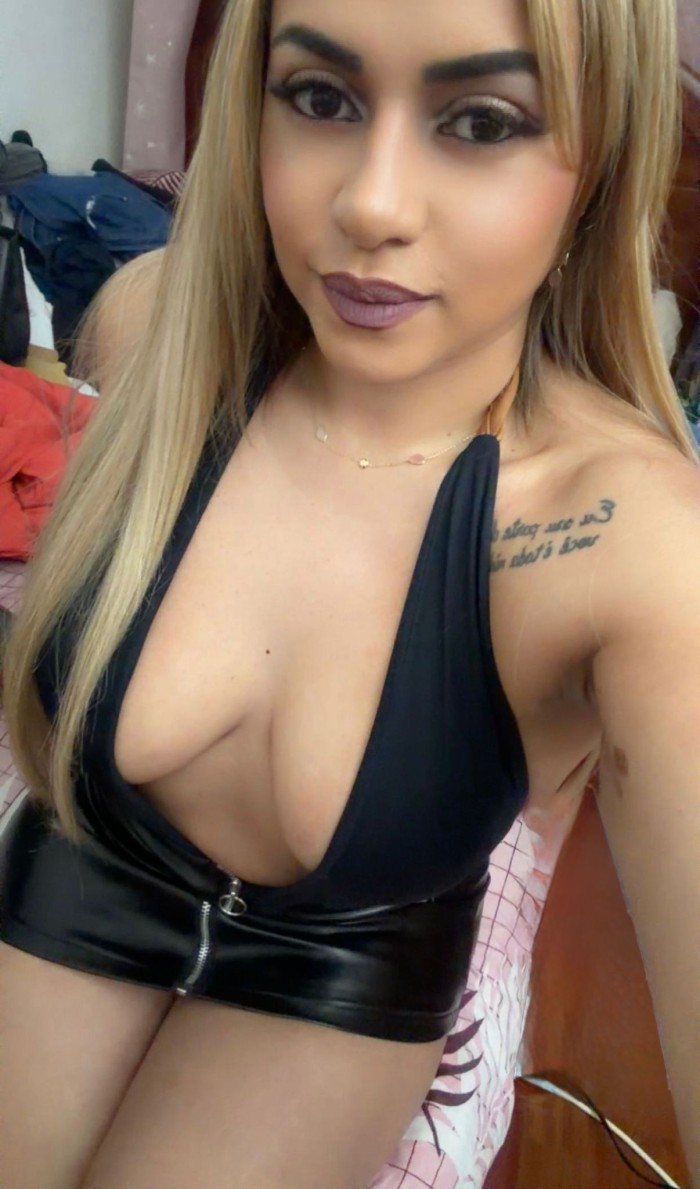 Chica guapa rubia nueva el tu ciudad