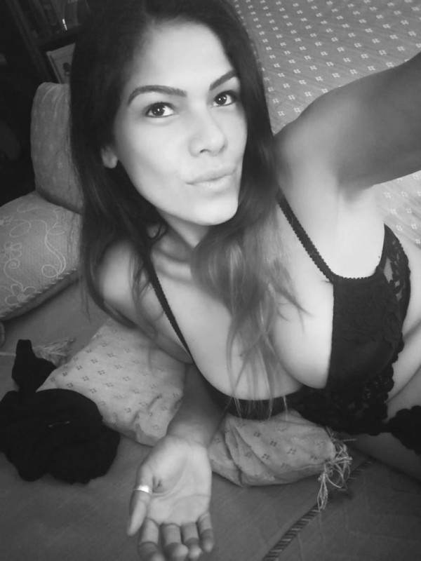 Abierta de mente, simpática y cariñosa