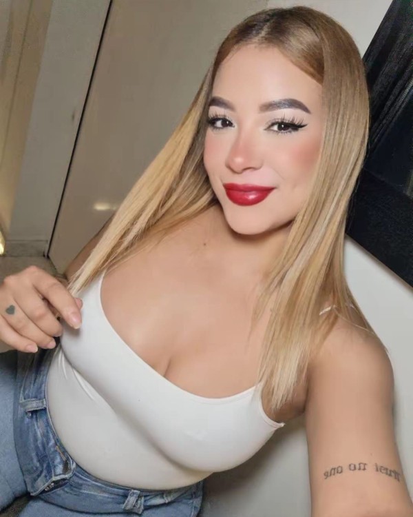 Abby,  latina 27 años fiestera implicada,Campanar