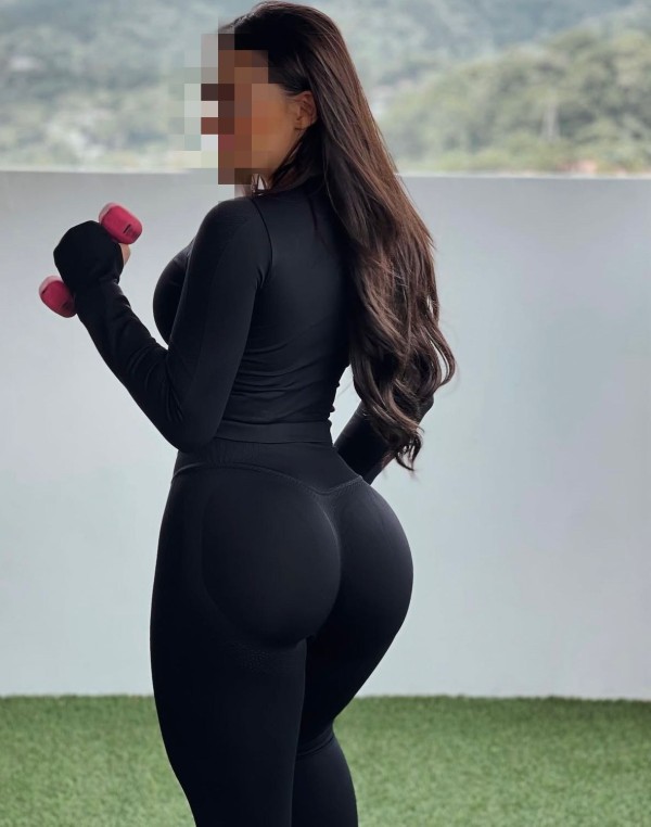 SONRISAS LLENAS DE DULZURA Y UN TOQUE DE MISTERIO