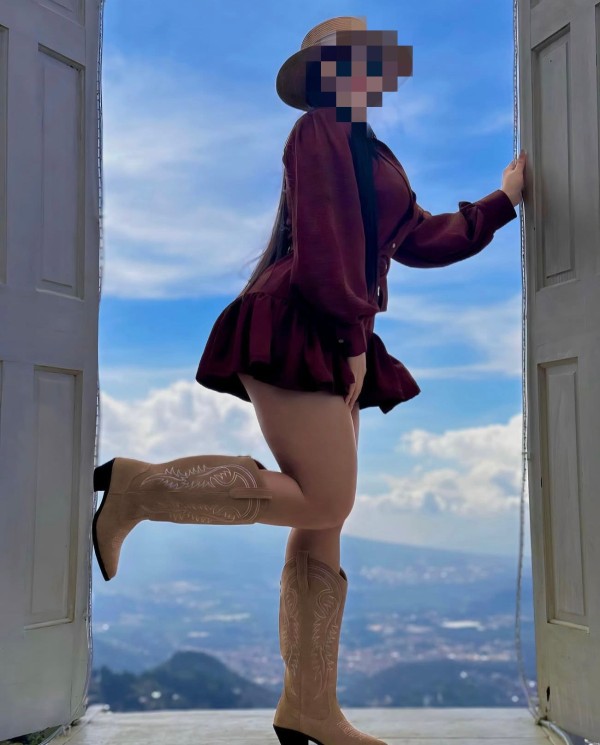 SONRISAS LLENAS DE DULZURA Y UN TOQUE DE MISTERIO