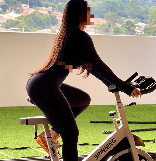 SONRISAS LLENAS DE DULZURA Y UN TOQUE DE MISTERIO