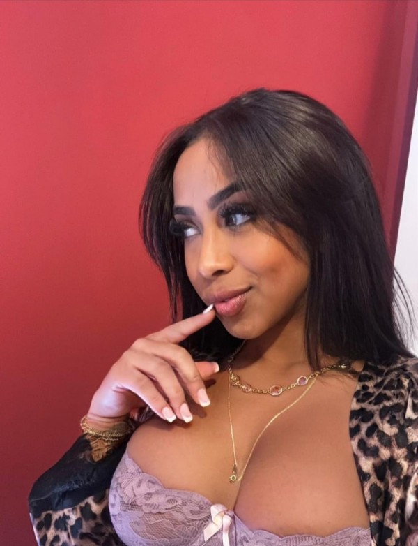 CACHONDITA Y JUGUETONA