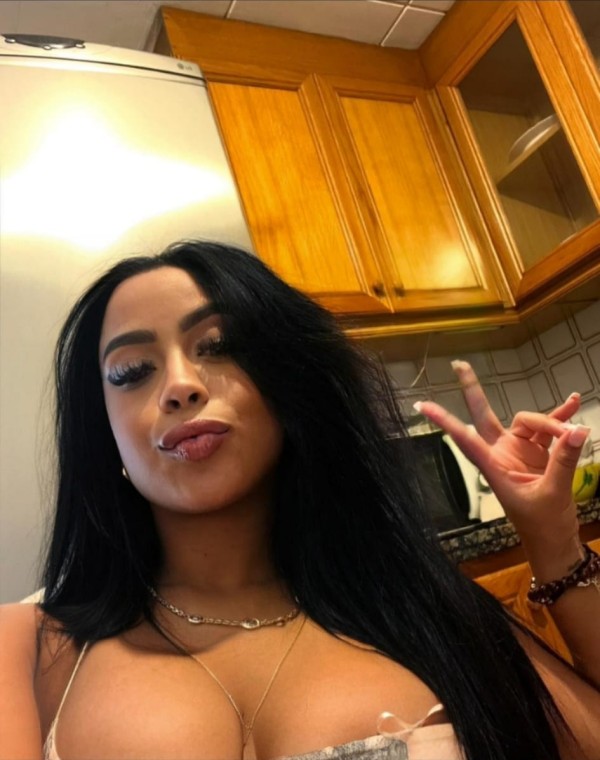 CACHONDITA Y JUGUETONA