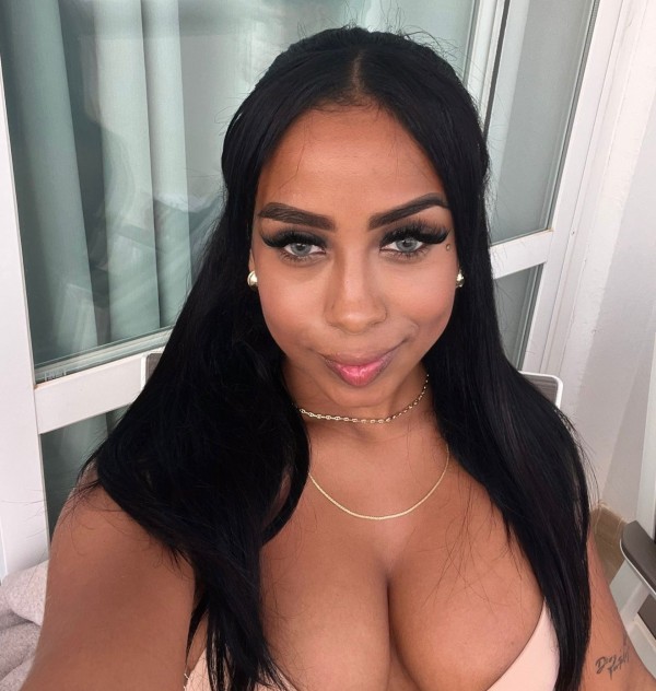 CACHONDITA Y JUGUETONA