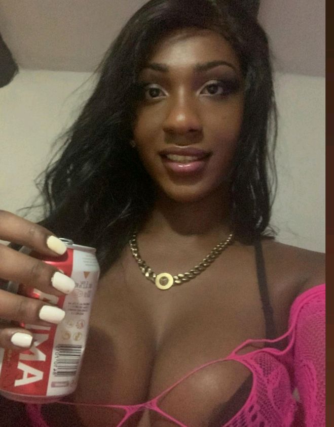 Trans muy wapa y femenina