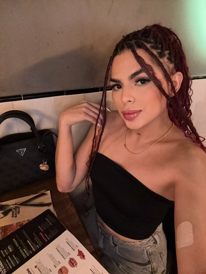 Jovencita con culito tragón y garganta profunda