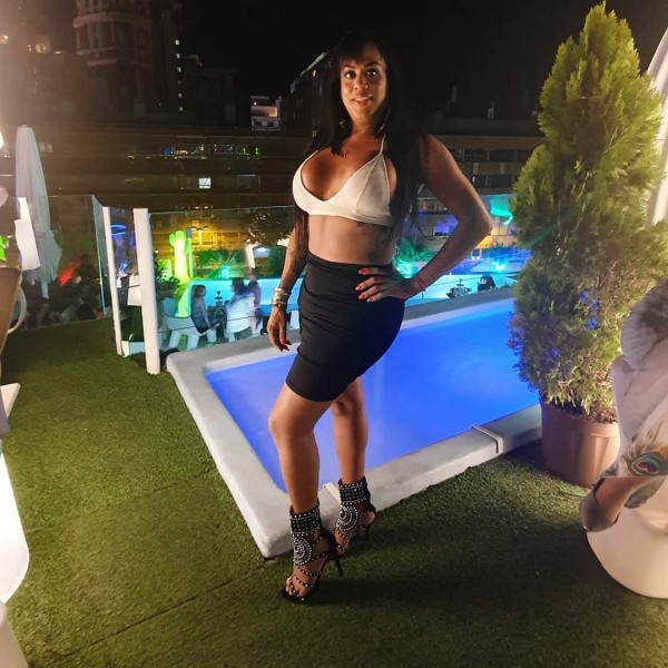 La diosa de ébano activa y pasiva rompe culos