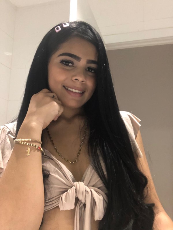 Mis besos son fuego intenso, me llamo estefany gandia ,salidas 24 horas