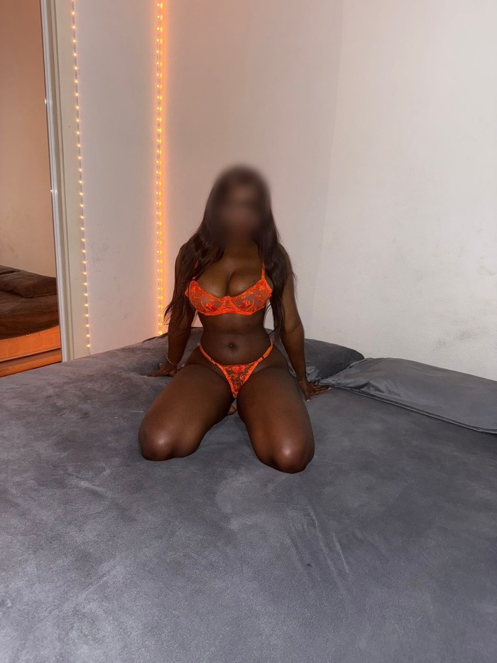 EN BORMUJOS QUITAME MIS TANGUITAS CON LA BOCA