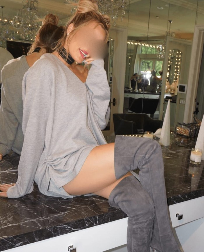 Novedad rubia delgada buenas tetas