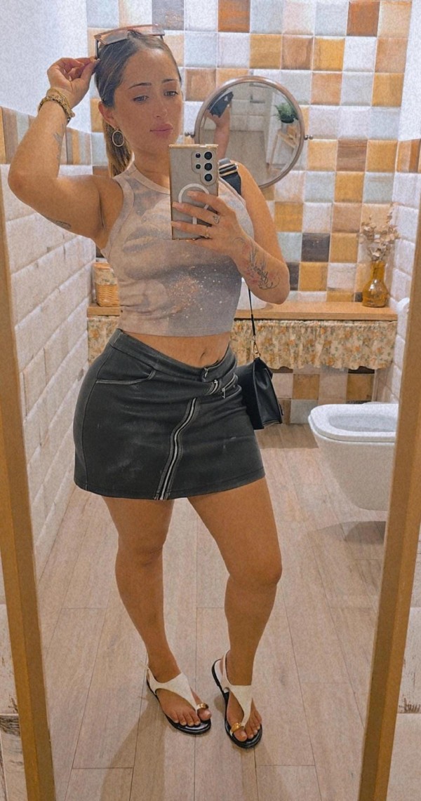 CACHONDA Y CON GANAS DE FIESTA