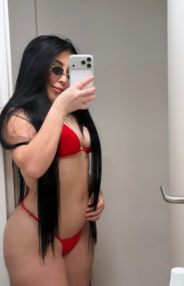 BELLA COLOMBIANA NUEVA NUEVA   EN SALOU MELISSA BELLA JOVEN  22 AÑOS