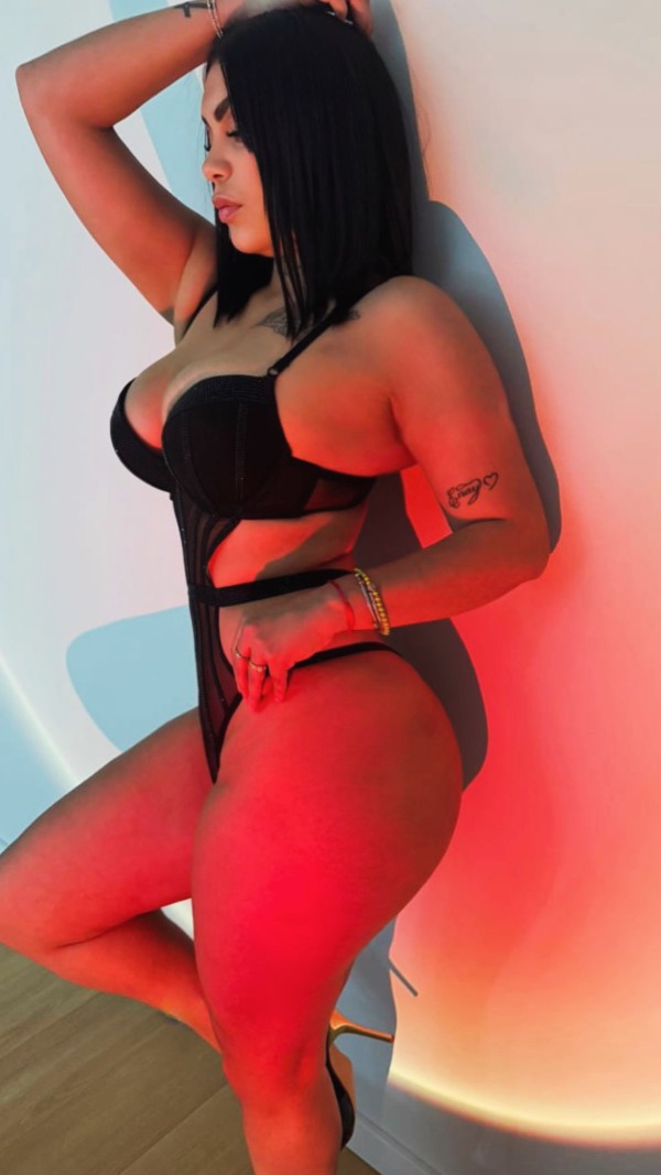 VEN A GOZAR CON LA PERRA MÁS VICIOSA Y CERDA