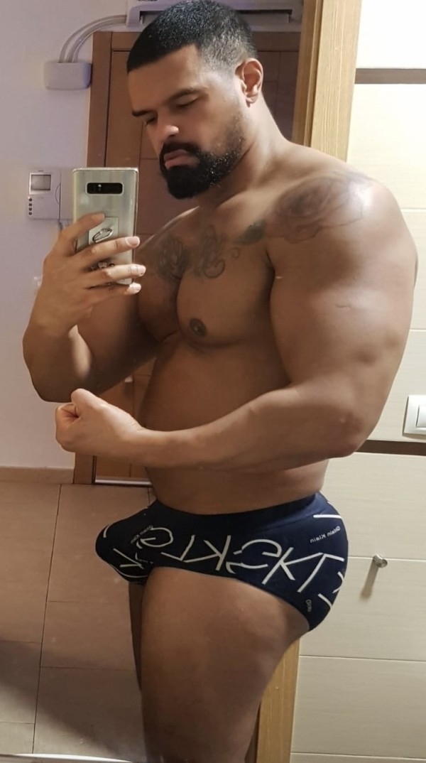 NOVEDAD EN VALENCIA- JOSÉ LUIS SOY UN HOMBRE GRANDE MUSCULOSO..