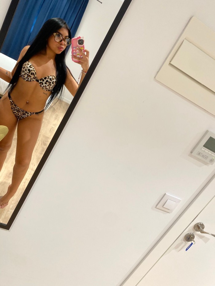 Teen venezolana en busca de nueva experiencias