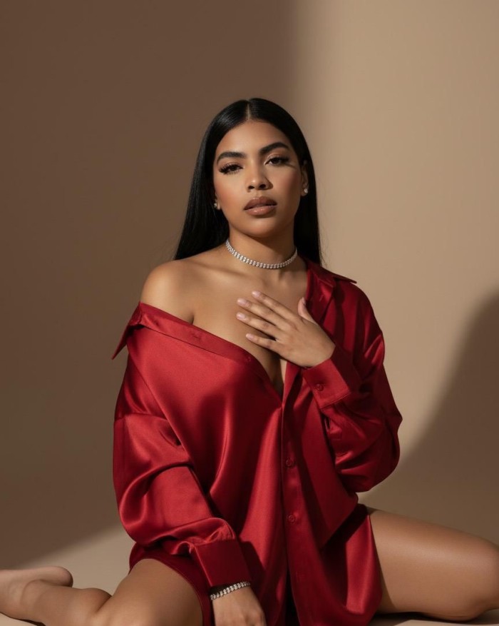 Teen venezolana en busca de nueva experiencias