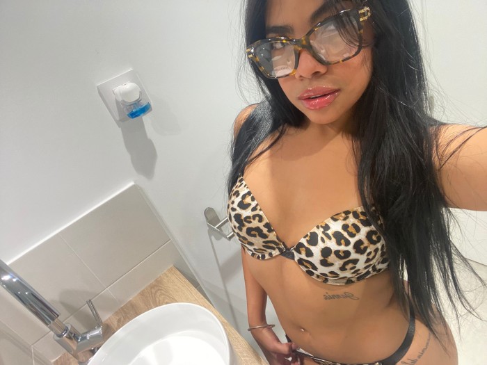 Teen venezolana en busca de nueva experiencias