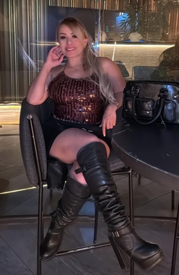 COLOMBIANA DE LUJO EXPLOSIVA Y SUPER CALIENTE