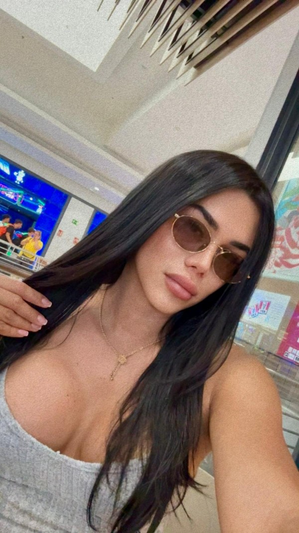 Kynasha mulata femenina experta en chicos sin Experiencia en marbella