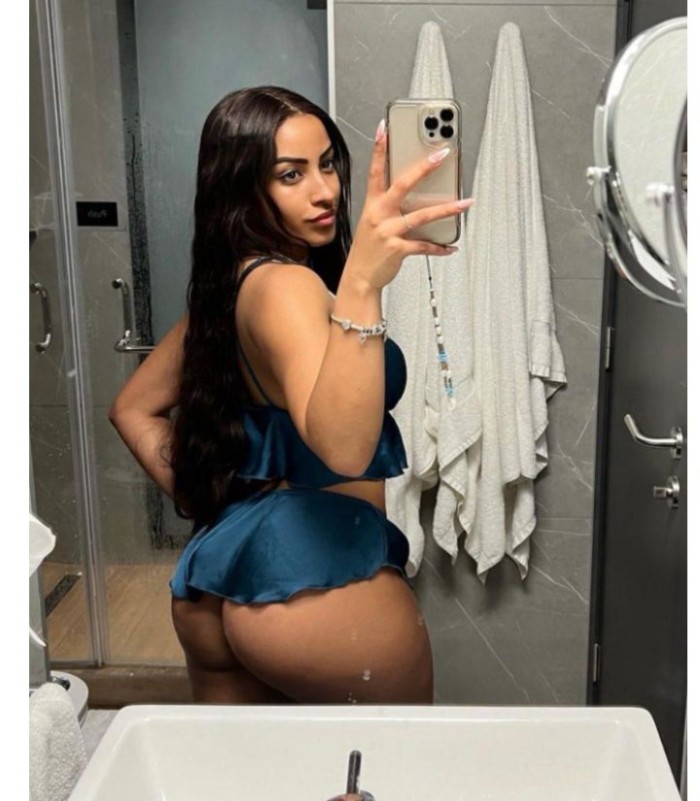 Sexy jovencita y cachonda