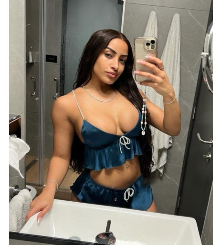 Sexy jovencita y cachonda