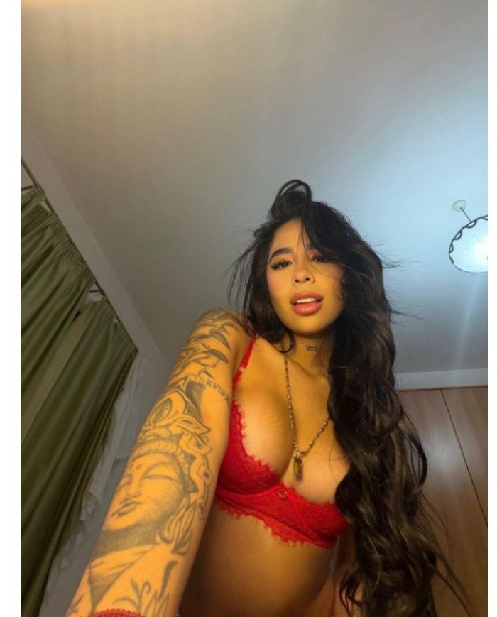 Caliente latina y sumisa