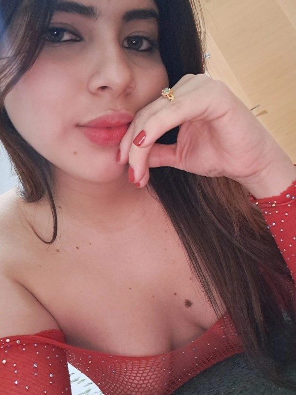 Estoy la ciudad Córdoba una jovencita  guapa