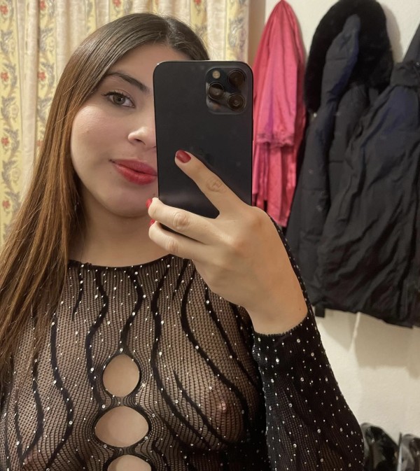 Estoy la ciudad Córdoba una jovencita  guapa